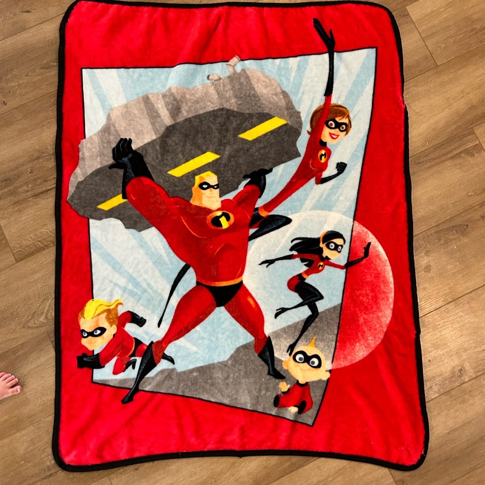The Incredibles Red Kids Plush Throw Blanket - Superhero Design